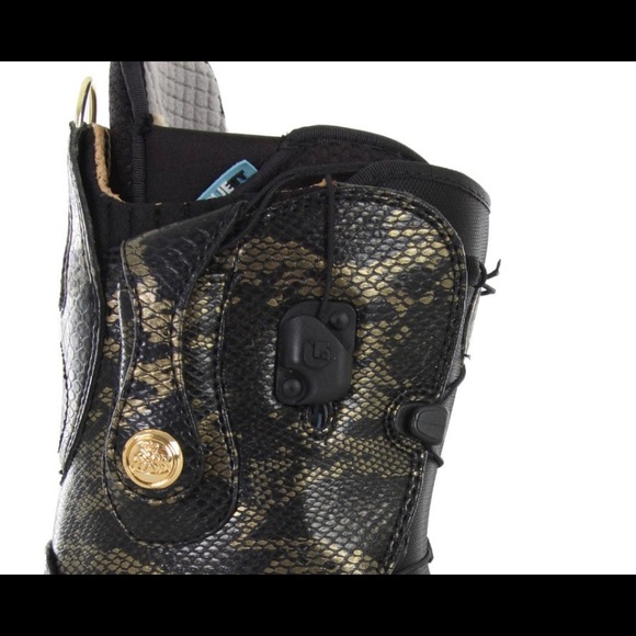 NEW in The Box Burton Modern Snowboard Boots! - Picture 3 of 4